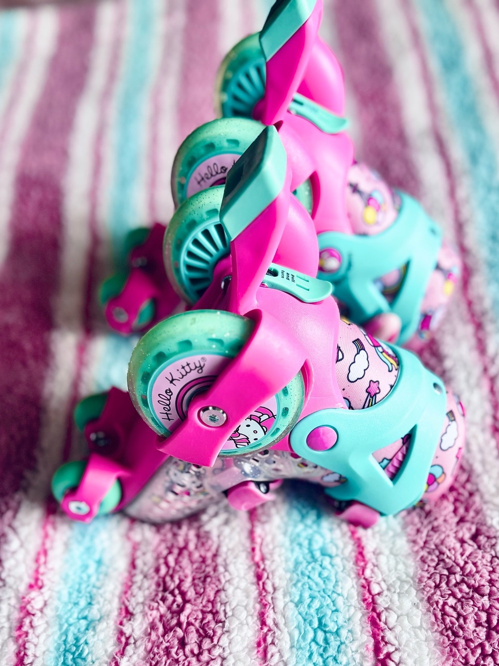 🎀 Hello Kitty 🎀 Pink & Teal Kids Adjustable Roller Skates - Picture 7 of 14